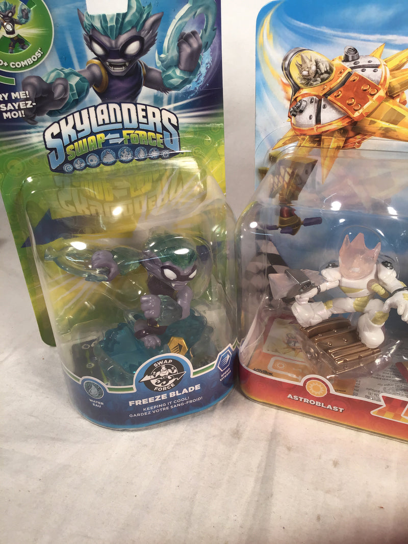 Skylanders game pieces (5)