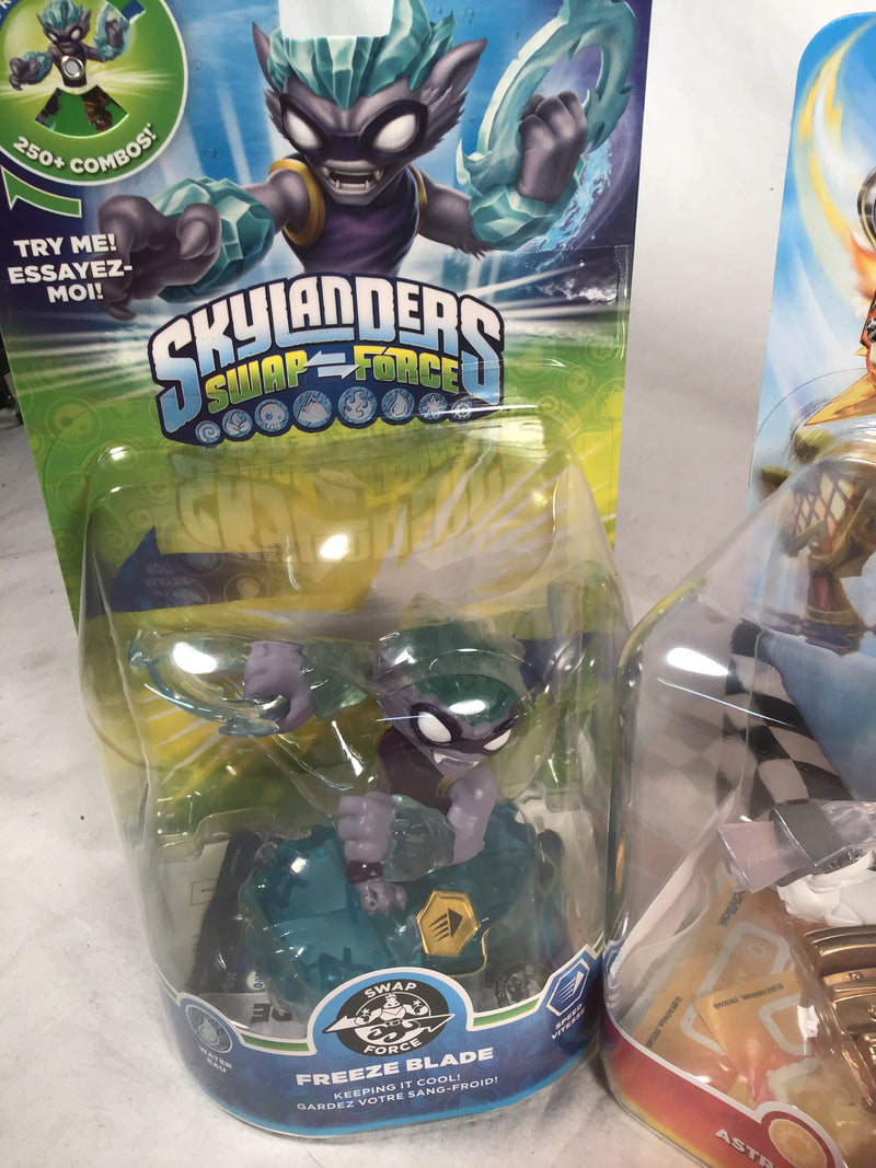 Skylanders game pieces (5)