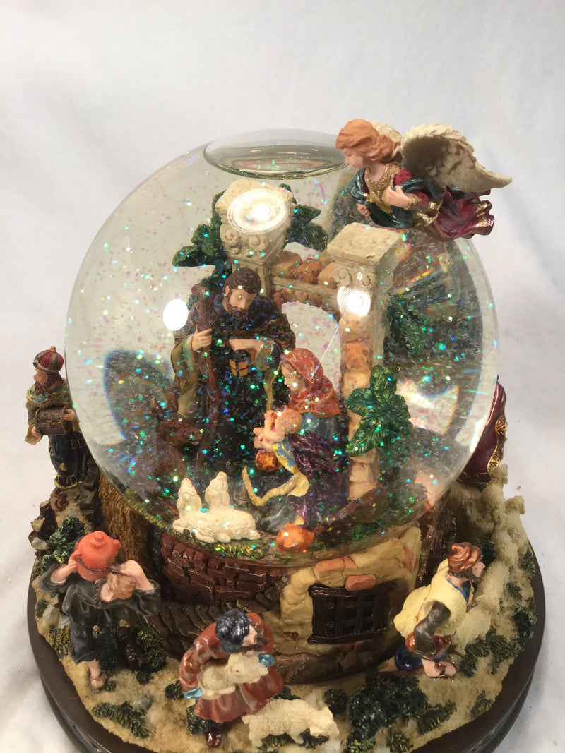 Kirkland Signiture Musical Waterglobe With Revolving Base Item