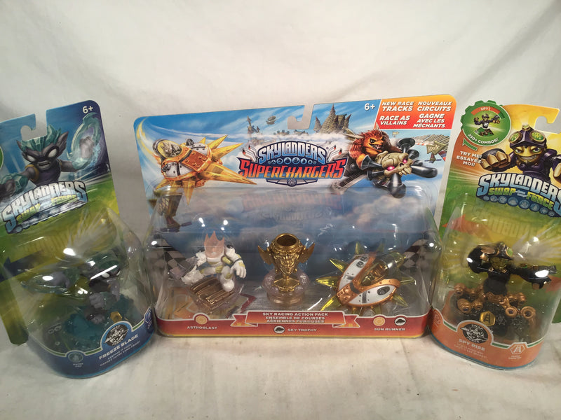 Skylanders game pieces (5)