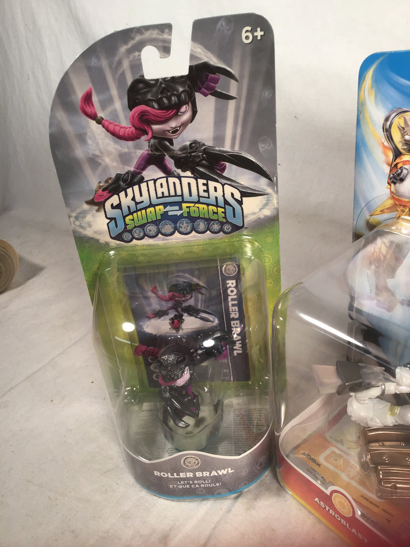 Skylanders game pieces (5)